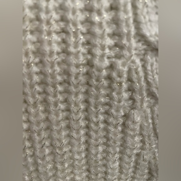 St. John’s Bay Women’s Crew Neck Metallic Knit Sweater Size Small Cream Color. - Picture 4 of 11